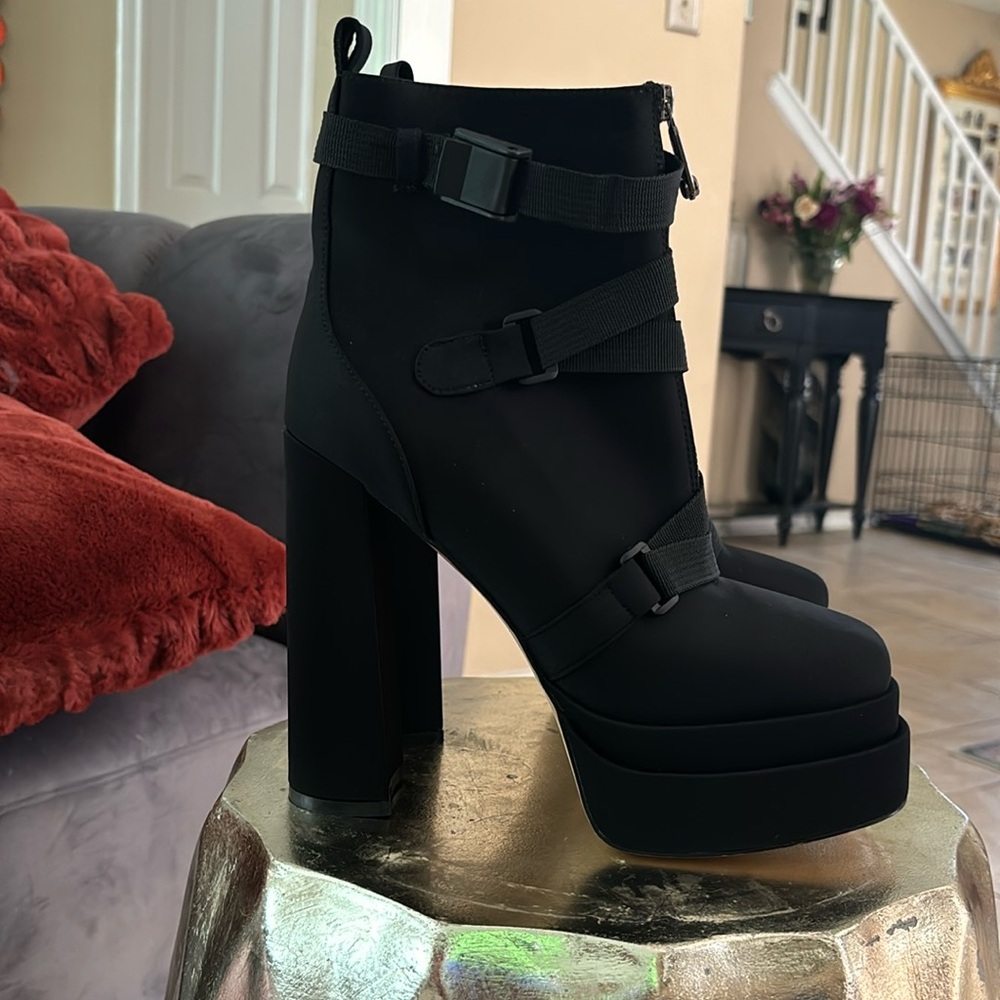 Black boots size 41